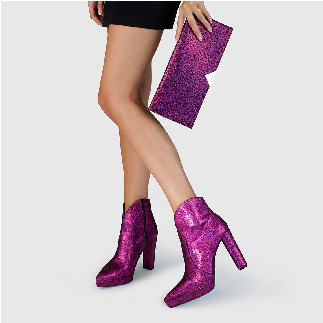 Stiefelette in lila mit Metallic-Optik
