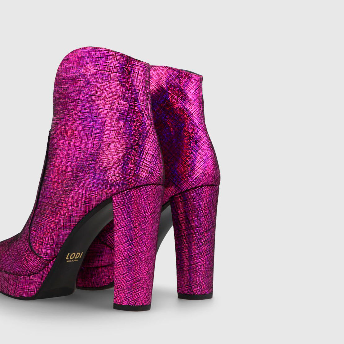 Stiefelette in lila mit Metallic-Optik