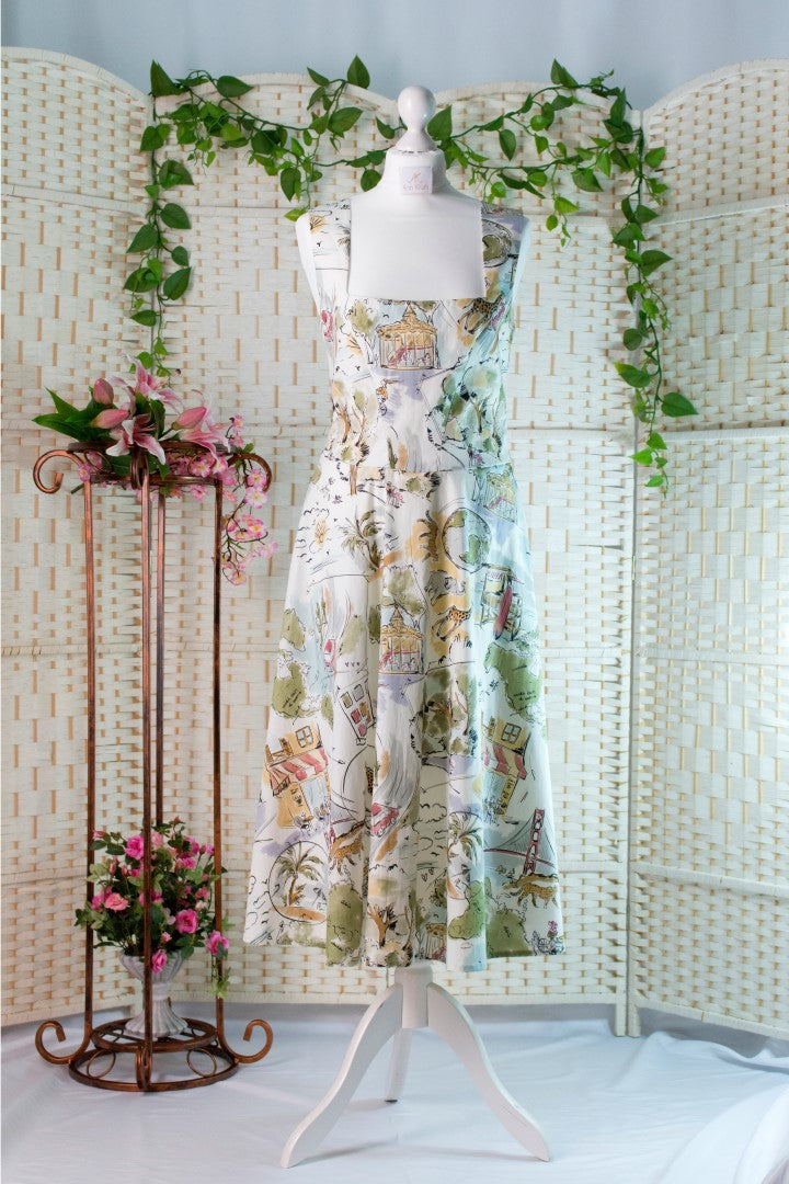Kleid mit Glockenrock und tiefem Ausschnitt