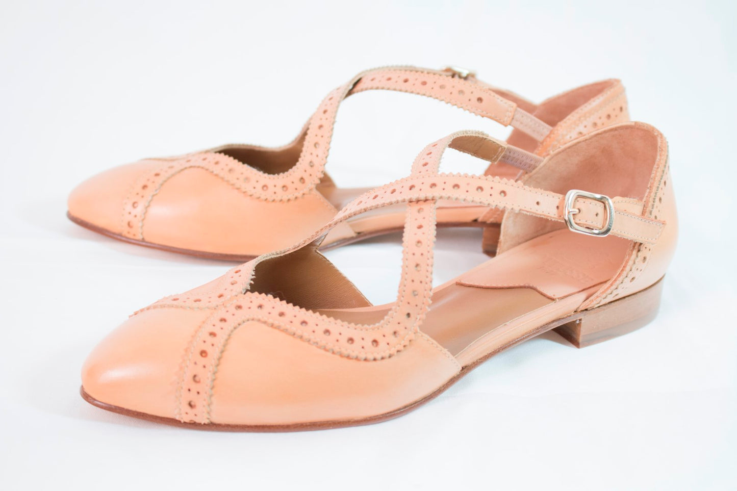 Ballerina mit Schnallenverschluß