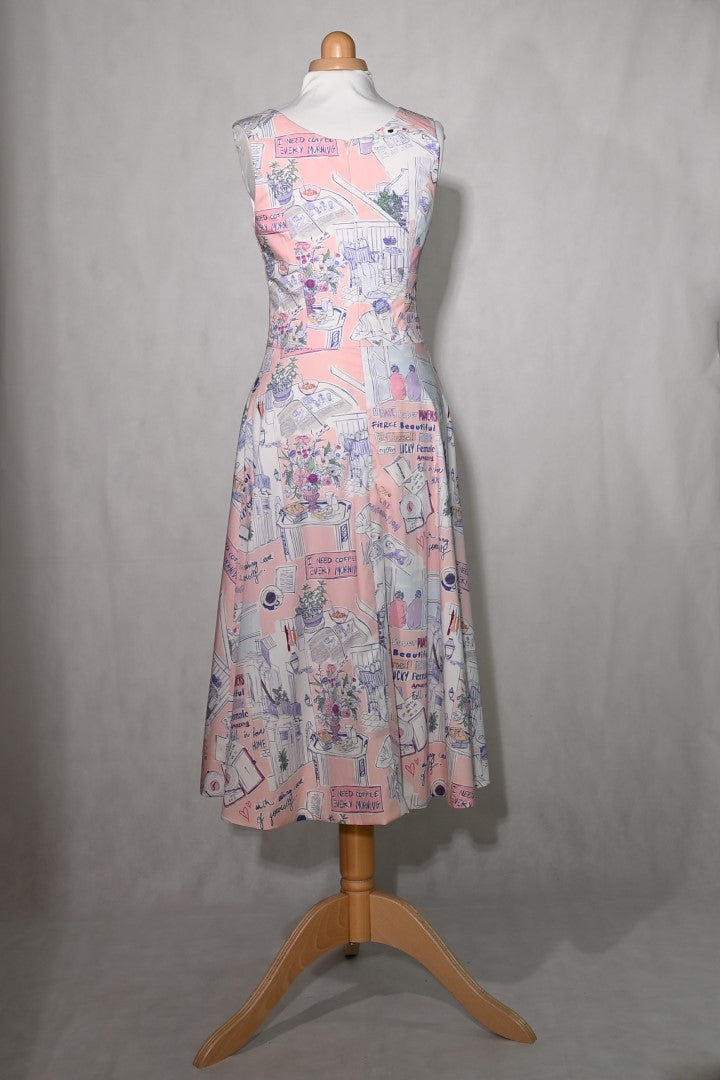 Rosa Kleid mit Dirndl-Ausschnitt und Glockenrock