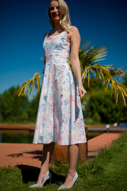 Rosa Kleid mit Dirndl-Ausschnitt und Glockenrock