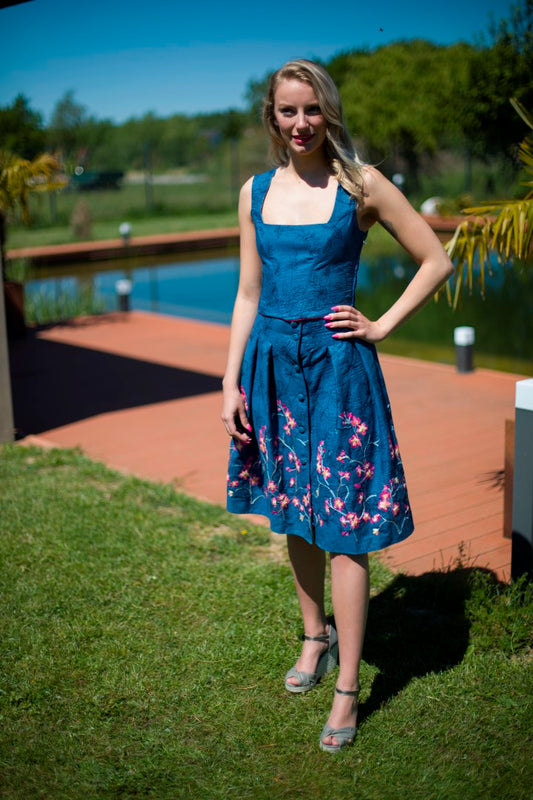 Zweiteiliges Kleid mit besticktem Faltenrock im Dirndl-Stil